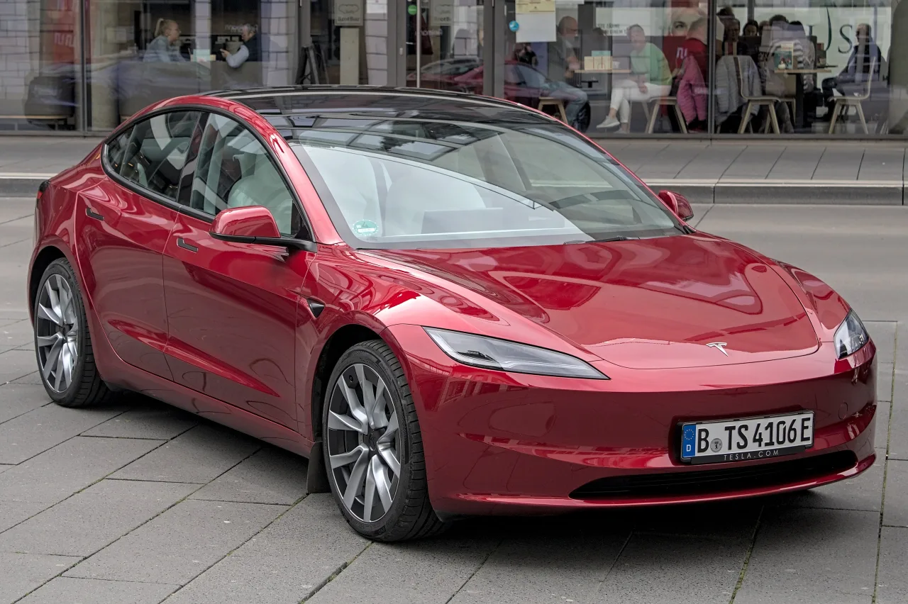 Tesla Model 3 RWD